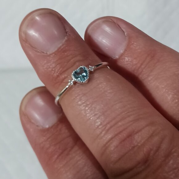 NWOT Dainty Sterling Silver Plated Sea Blue Heart Shaped Sapphire Ring Size 7.5 - Picture 2 of 16